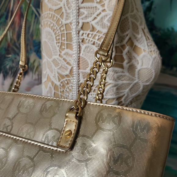 Michael Kors Large Jet Set with Chain strap Gold MK Tote. - Picture 2 of 16